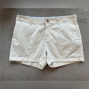 Khakis by Gap women’s 4” khaki chino shorts with pockets in size 12